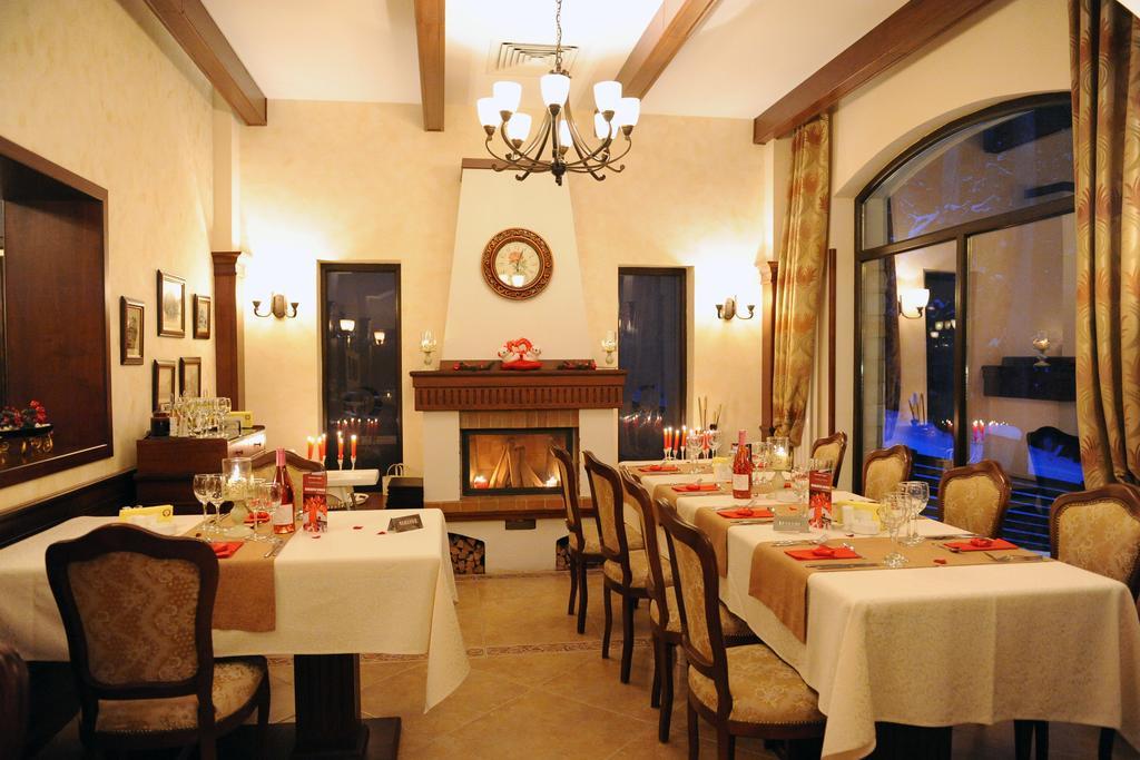 Hotel Foisorul Cu Flori Sinaia Buitenkant foto