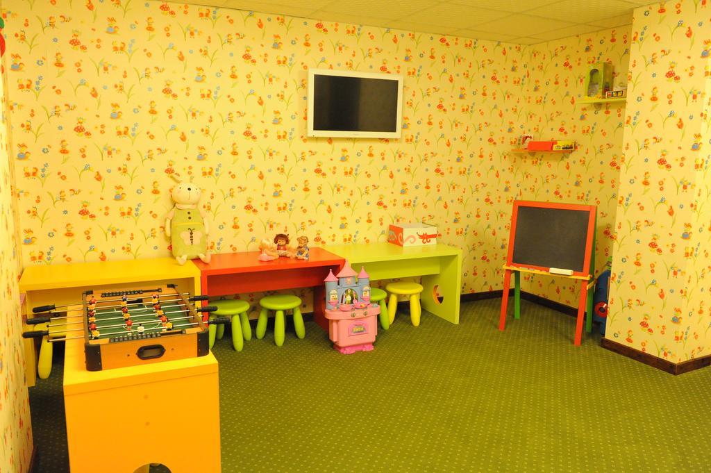 Hotel Foisorul Cu Flori Sinaia Buitenkant foto