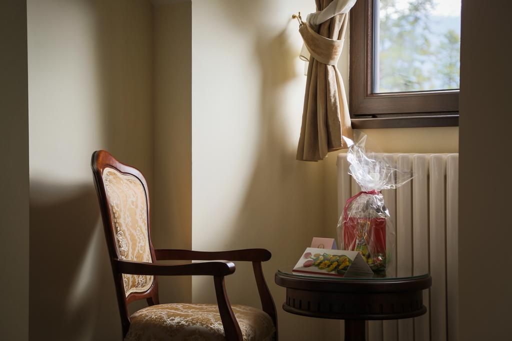 Hotel Foisorul Cu Flori Sinaia Buitenkant foto