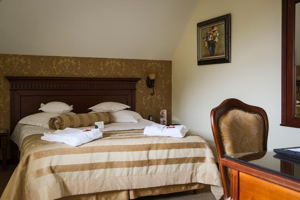 Hotel Foisorul Cu Flori Sinaia Buitenkant foto