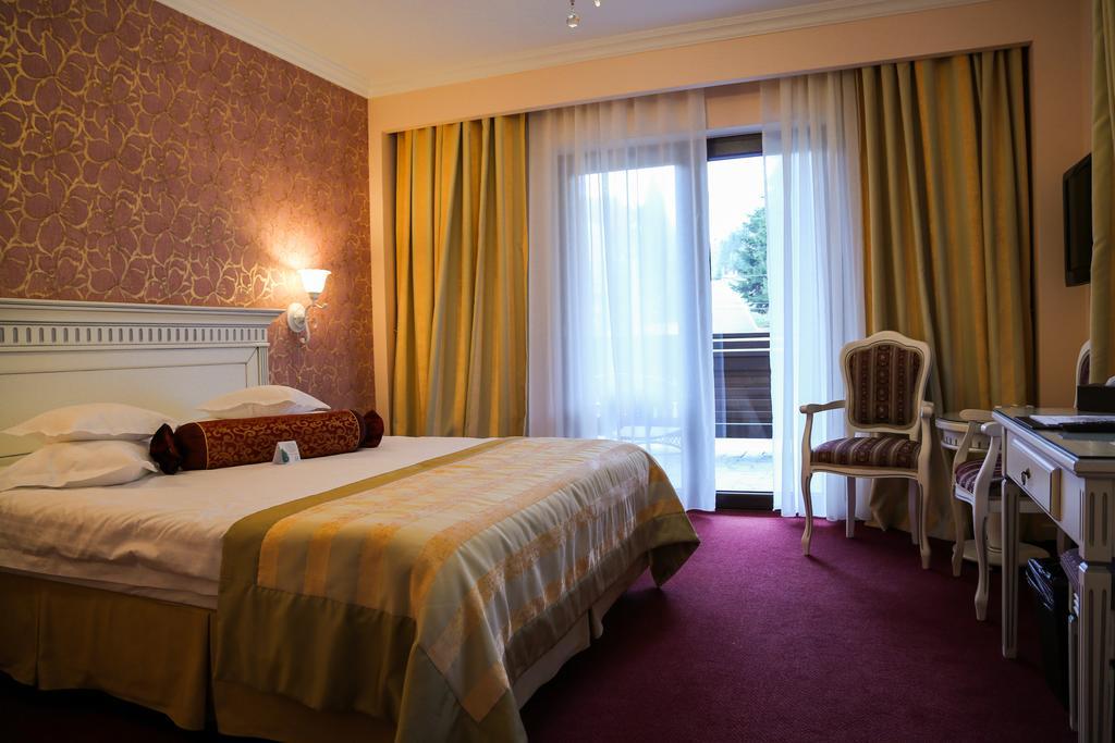 Hotel Foisorul Cu Flori Sinaia Buitenkant foto