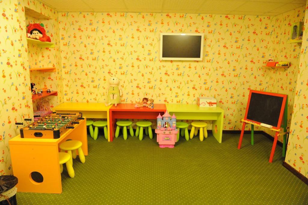 Hotel Foisorul Cu Flori Sinaia Buitenkant foto