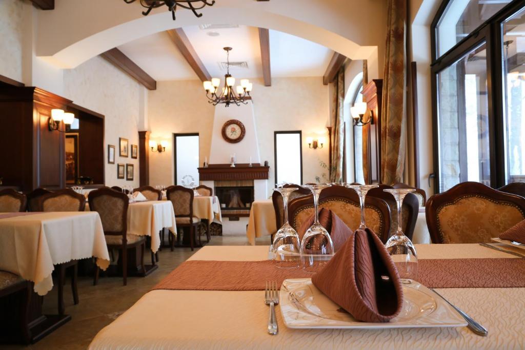 Hotel Foisorul Cu Flori Sinaia Buitenkant foto