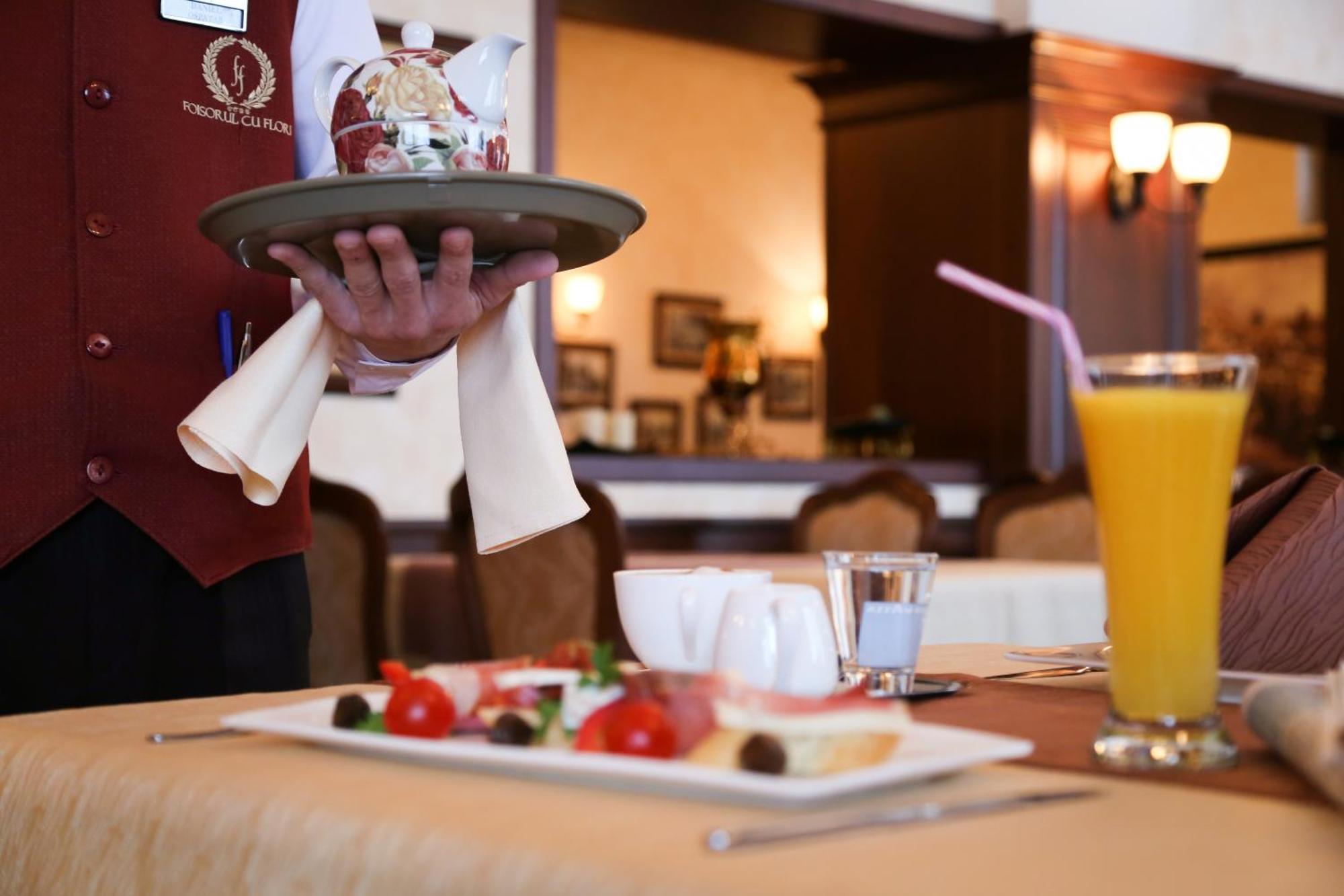 Hotel Foisorul Cu Flori Sinaia Buitenkant foto
