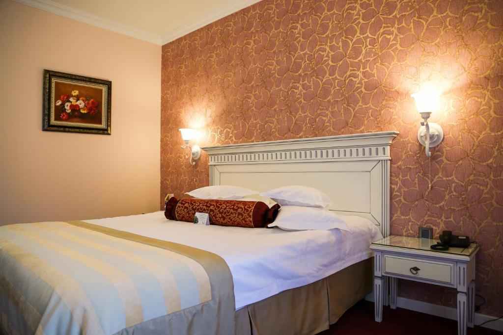 Hotel Foisorul Cu Flori Sinaia Buitenkant foto