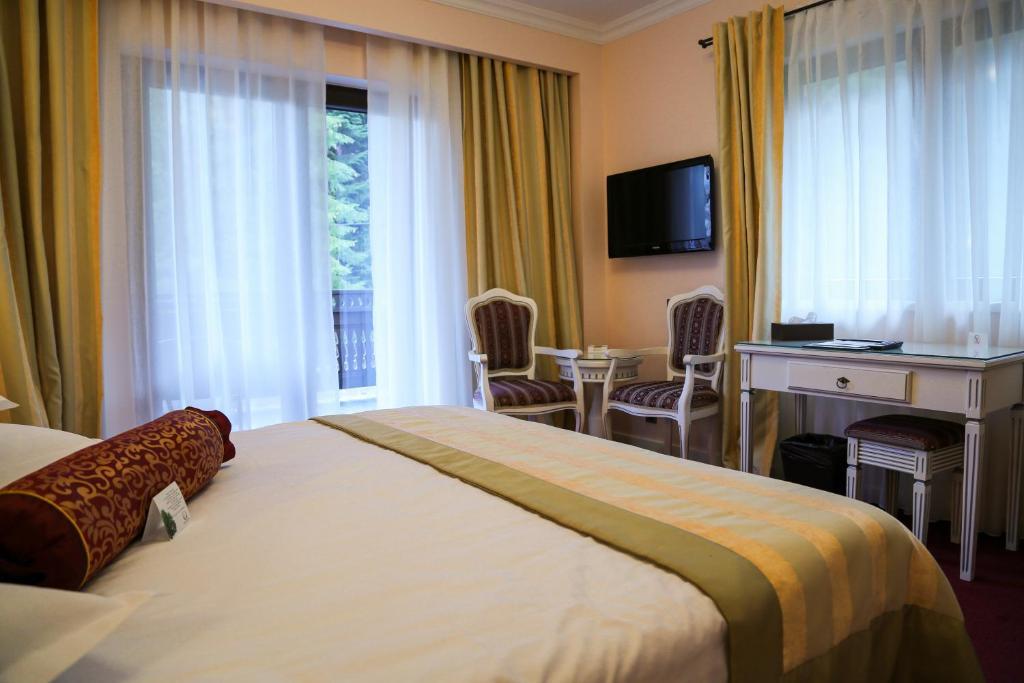 Hotel Foisorul Cu Flori Sinaia Buitenkant foto