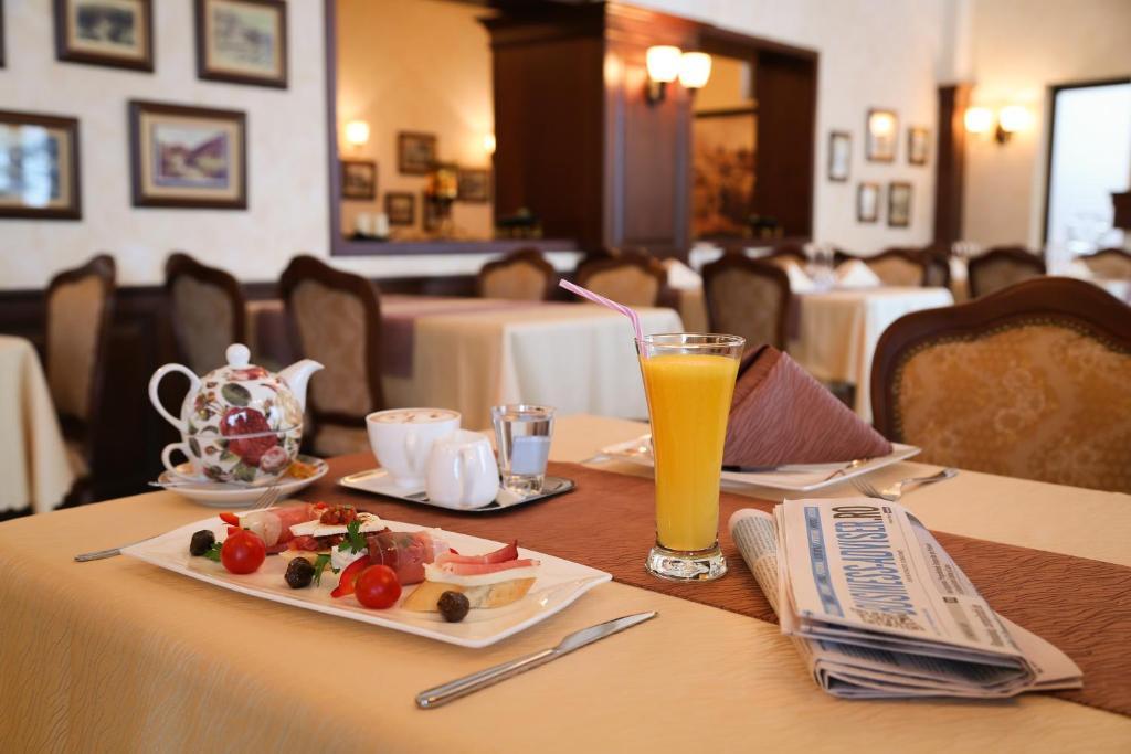Hotel Foisorul Cu Flori Sinaia Buitenkant foto
