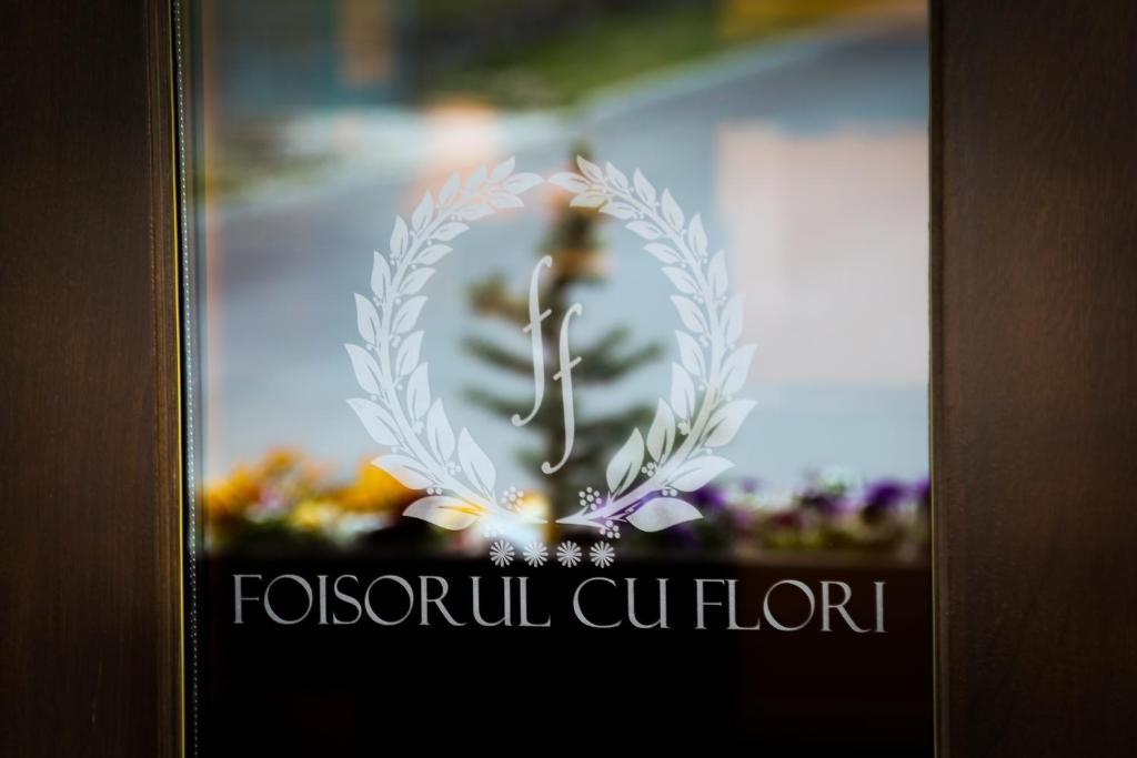 Hotel Foisorul Cu Flori Sinaia Buitenkant foto