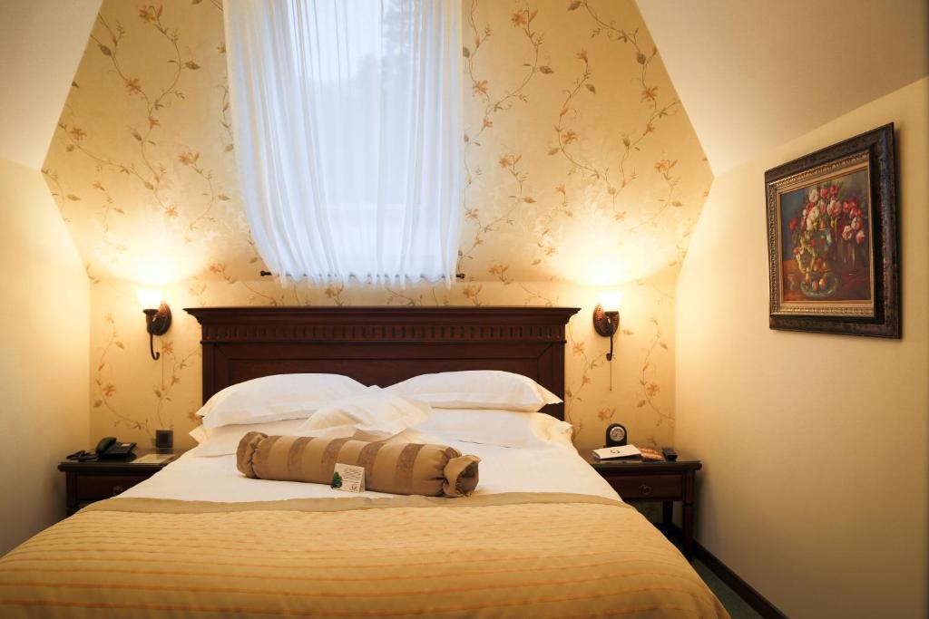Hotel Foisorul Cu Flori Sinaia Buitenkant foto