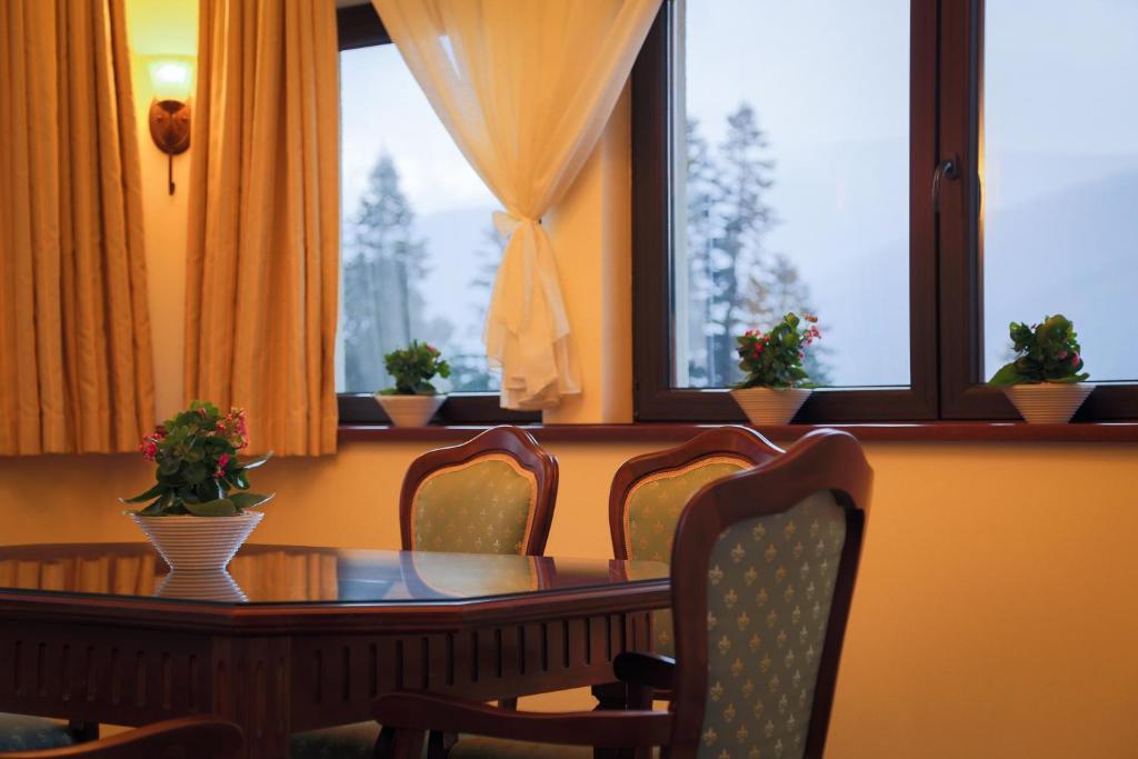 Hotel Foisorul Cu Flori Sinaia Buitenkant foto