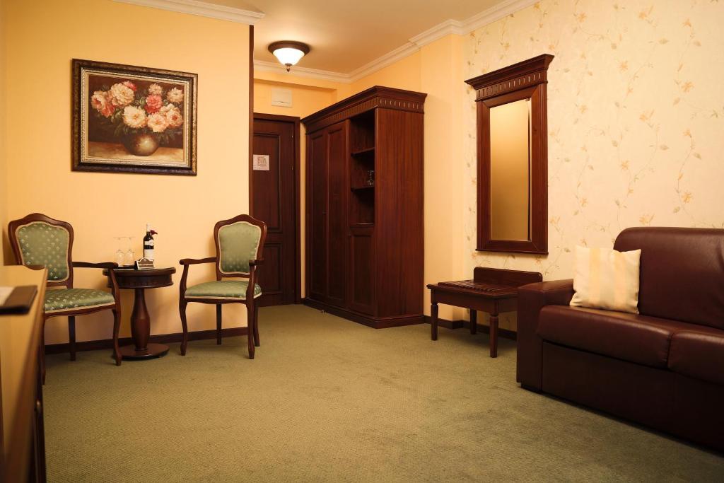 Hotel Foisorul Cu Flori Sinaia Buitenkant foto