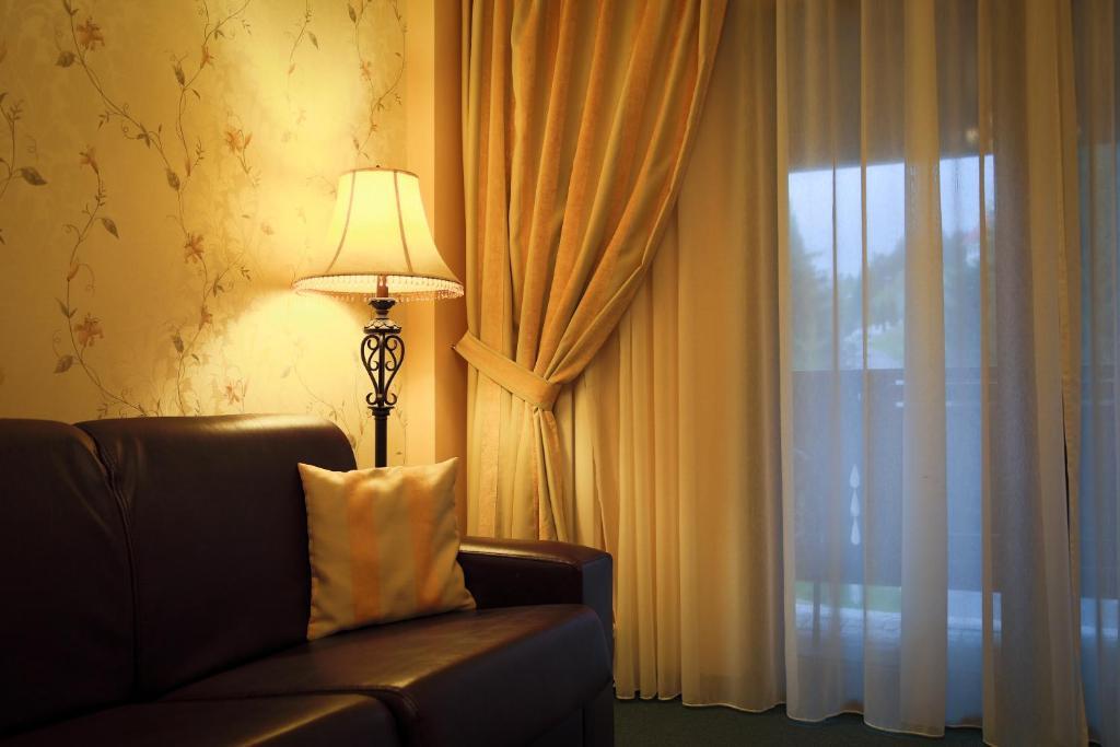 Hotel Foisorul Cu Flori Sinaia Buitenkant foto