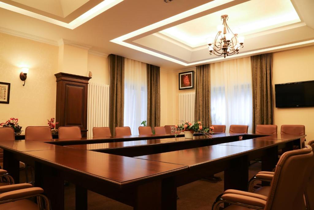 Hotel Foisorul Cu Flori Sinaia Buitenkant foto