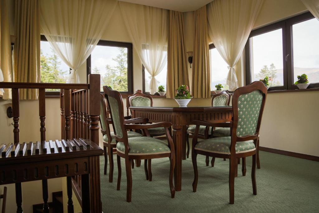Hotel Foisorul Cu Flori Sinaia Buitenkant foto
