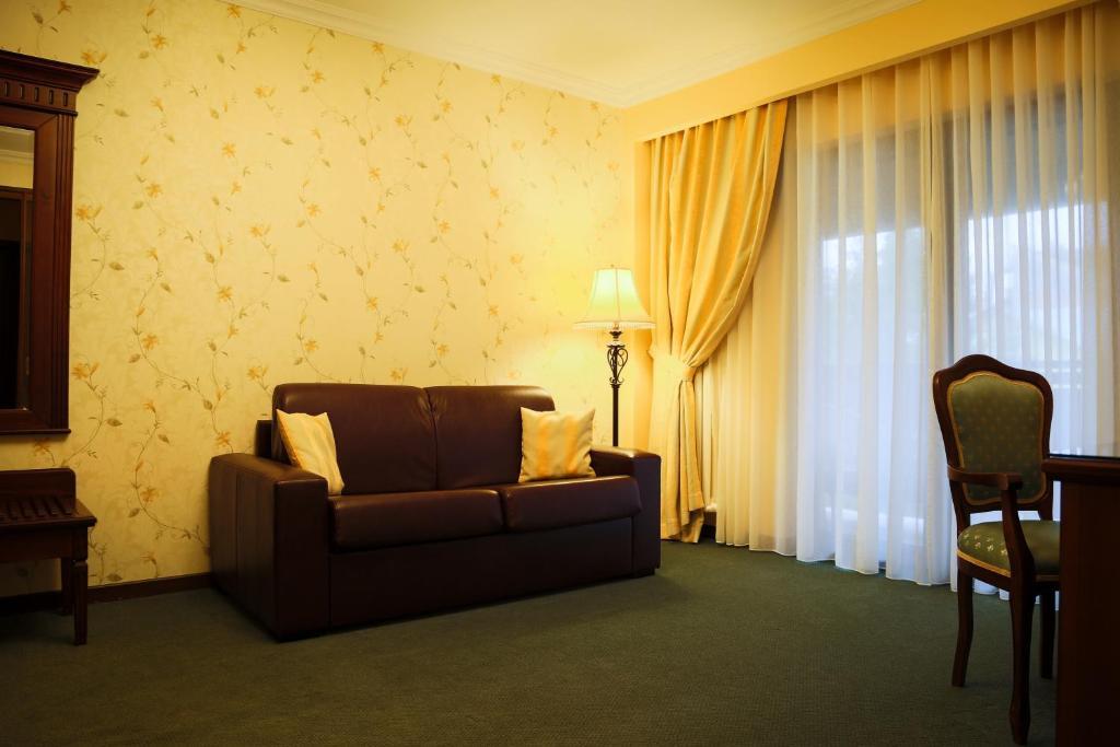 Hotel Foisorul Cu Flori Sinaia Buitenkant foto